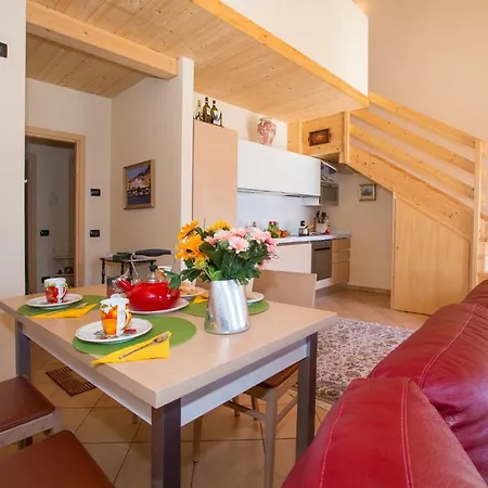 Sleeps 6 Pool Air Con