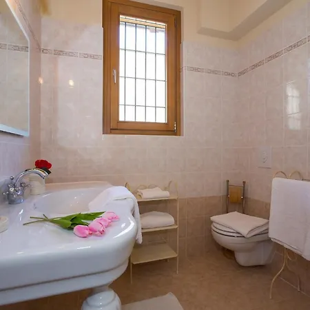 Sleeps 6 Pool Air Con *
