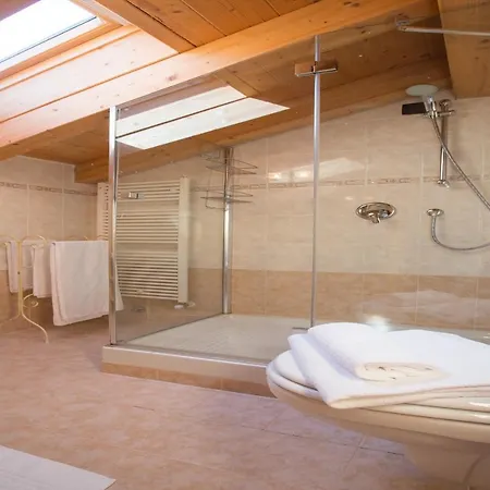 Sleeps 6 Pool Air Con 公寓